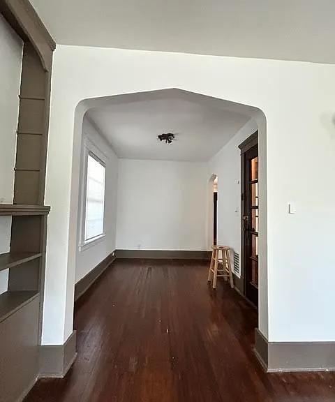 105 Florence Ave — Photo 4