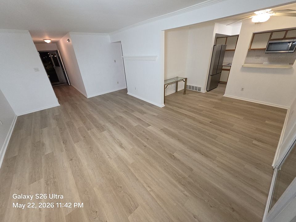 1st image of 7 Belfast Dr #7