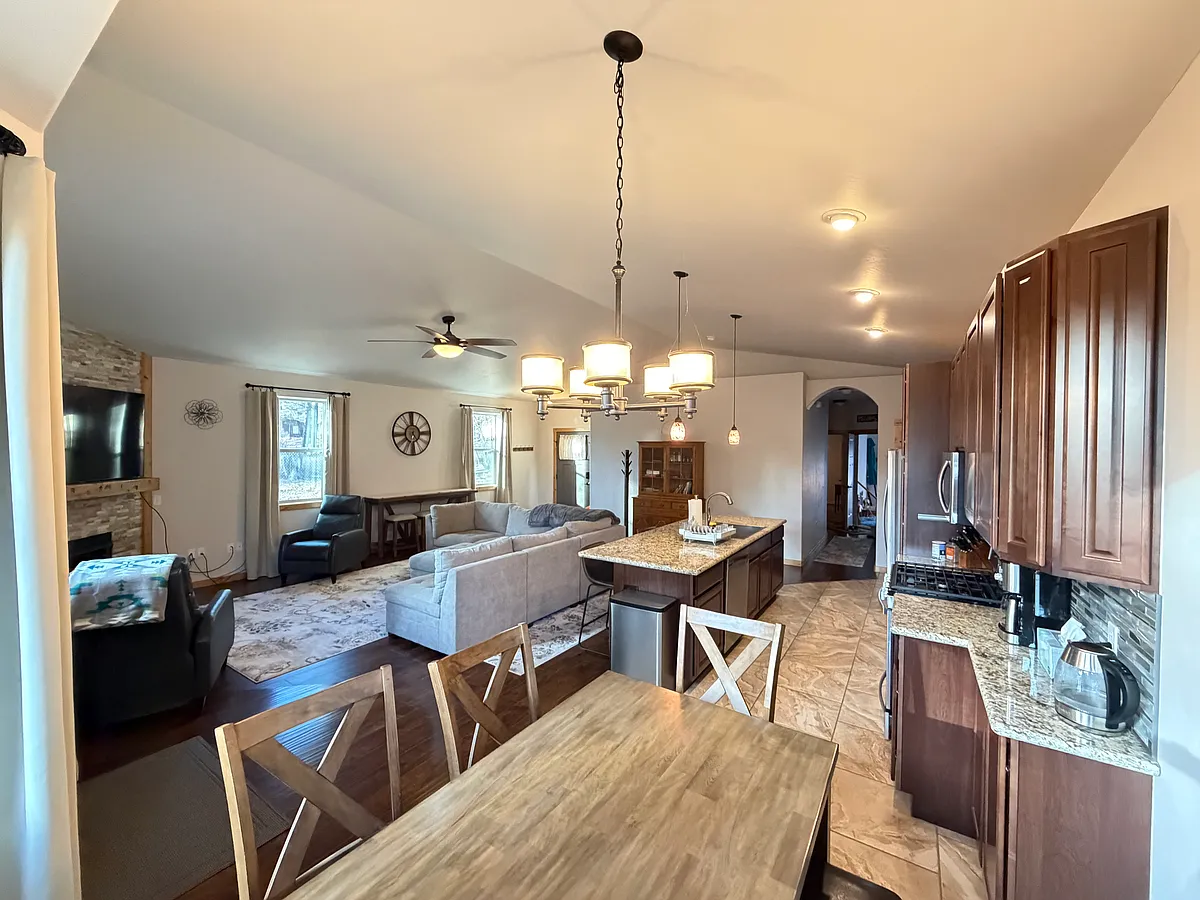 Photo 2 of 14 - 400 Capitan Cir - Pagosa Springs, CO Building Photo - 400 Capitan Cir