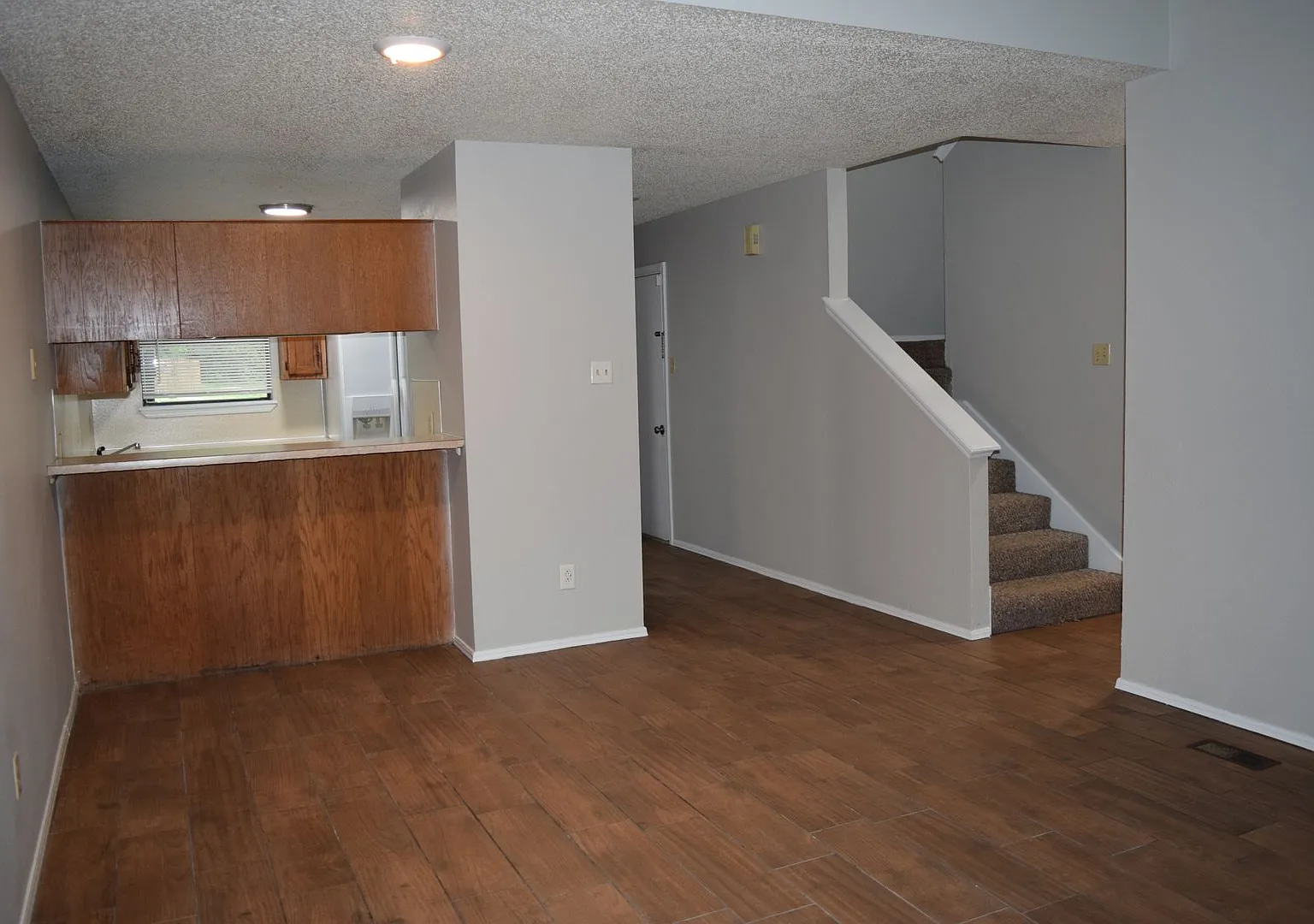 Gorgeous 2 Bed / 2 Bath Duplex off of Brooken Hill in Fort Smith — Photo 2