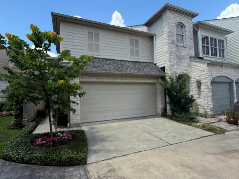 1315 Whispering Pines Dr — Photo 2