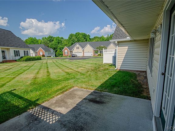 5th image of 119 Carriage Point Ln