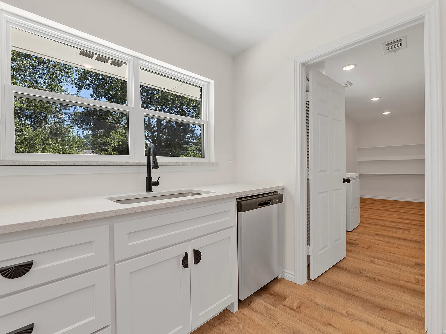 3 bed, 2000 sqft, $2,500 — Photo 4
