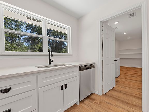 4th image of 7508 Deaver Dr