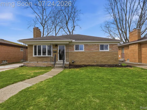 19906 Mauer St, Saint Clair Shores, MI 48080