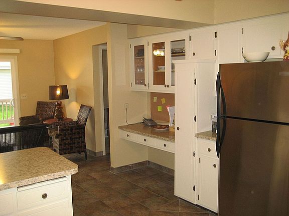 Spacious and Bright! Newer Stainless Steel Appliances!