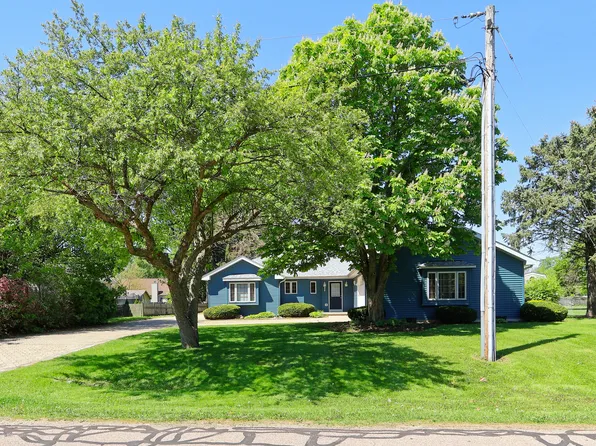 558 Beachview Dr, Somonauk, IL 60552