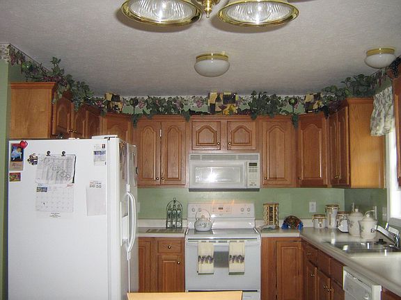 kitchen has HWF