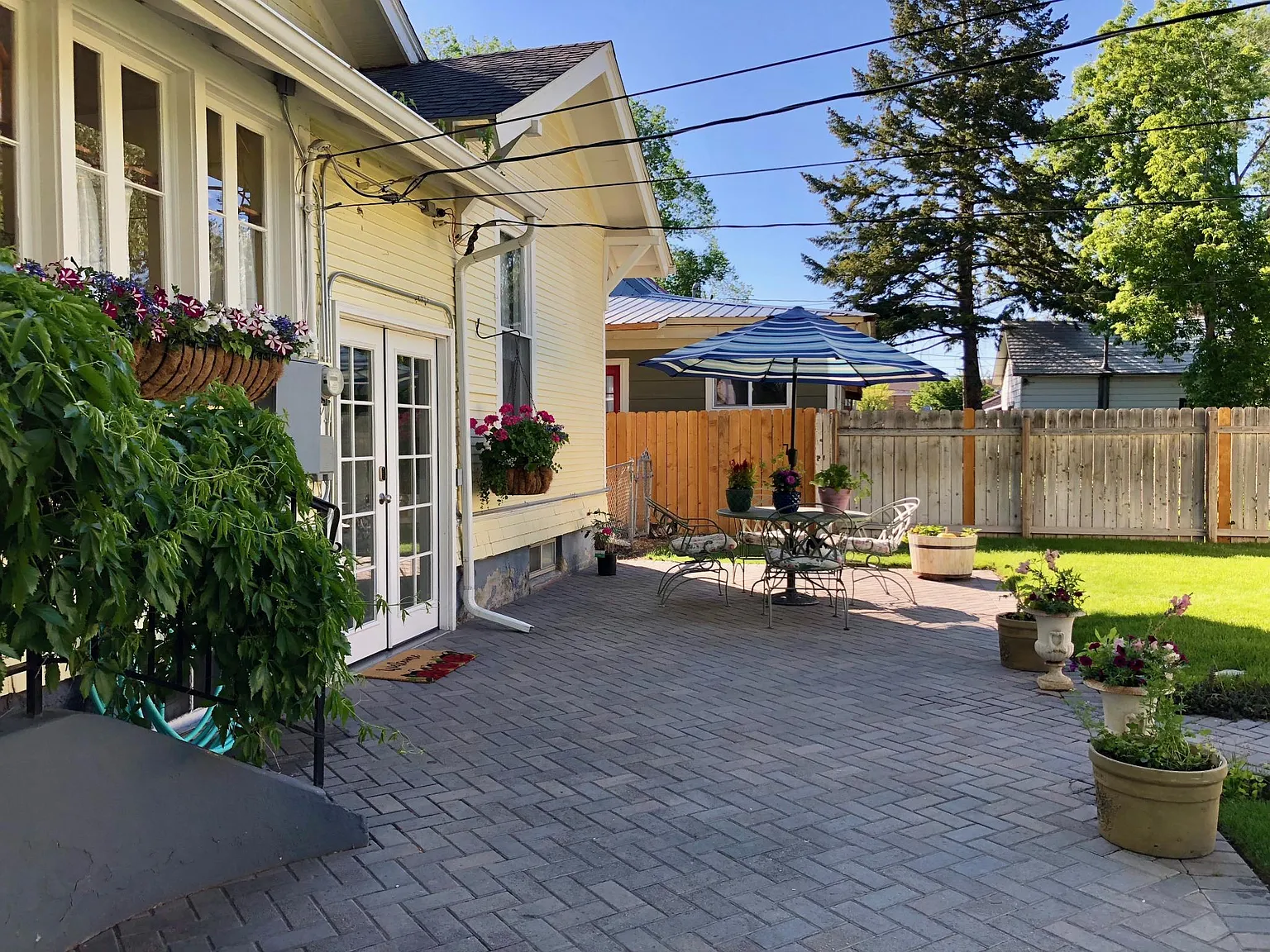 256 S 6th Ave — Photo 3