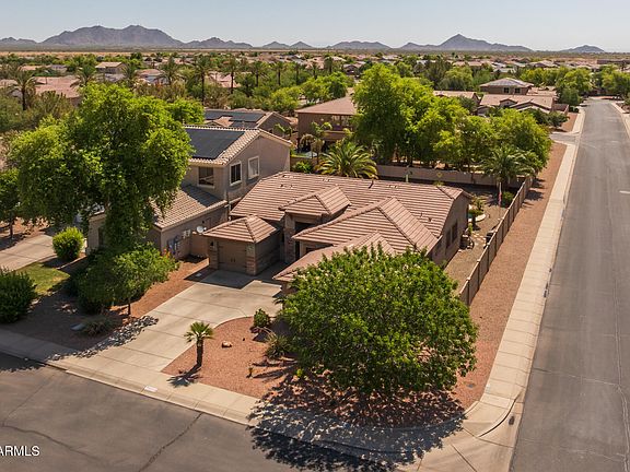 3rd image of 2990 N PEARL Court