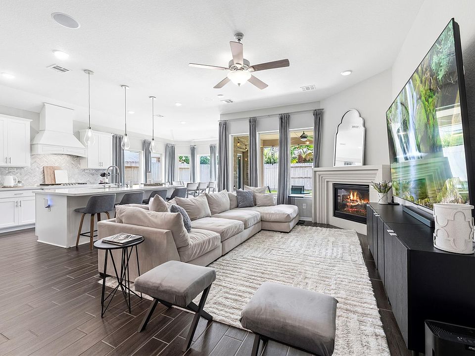 1st image of 10819 Crestwood Point Cir