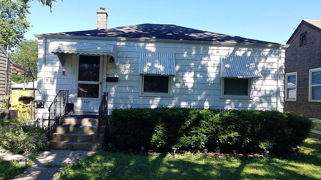 3221 Sangamon St photo 1