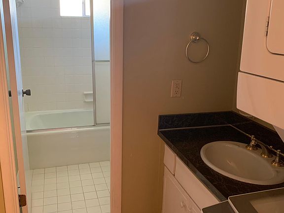 5th image of 2900 Lincoln Rd APT 2