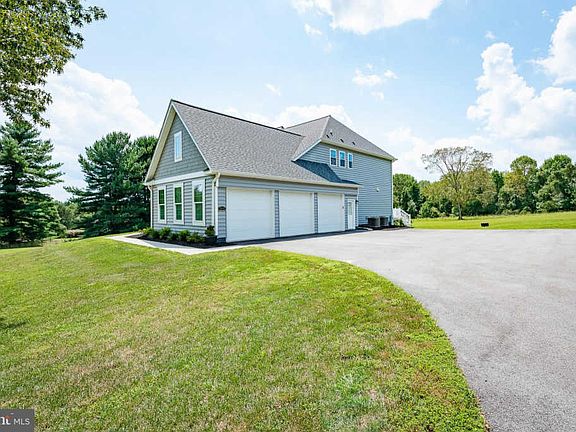 3rd image of 3318 Royale Glen Ct