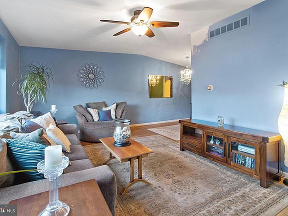 5th image of 559 Wartman St