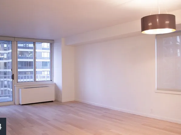 420 East 58th Street image 3 of 17
