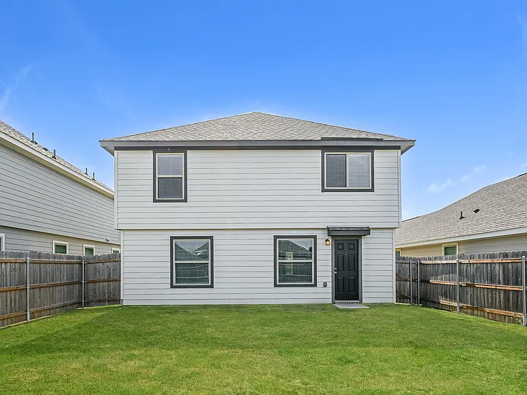 506 Sussex Dr — Photo 5
