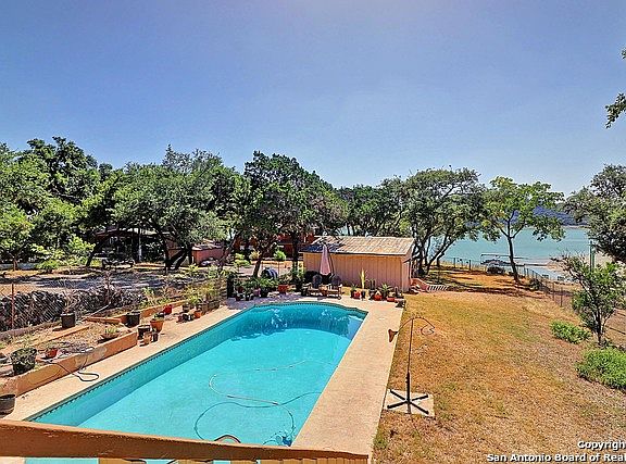 3rd image of 785 Lookout Dr