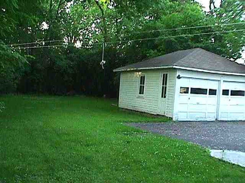 4th image of 13 HILLVIEW Avenue