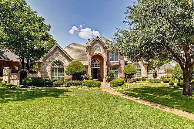 1st image of 102 Williamsburg Ct