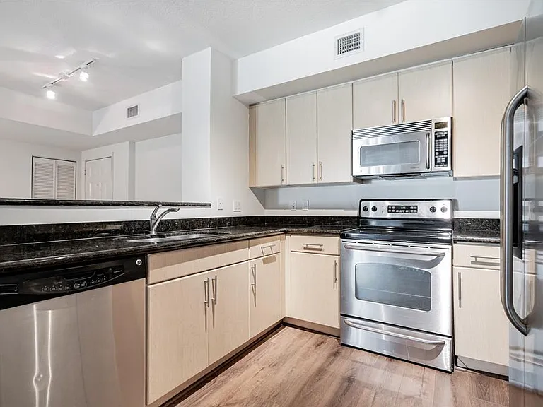 2421 NE 65th St #309 — Photo 10