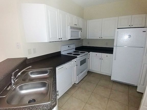 5th image of 484 SE McDonald Ln #9