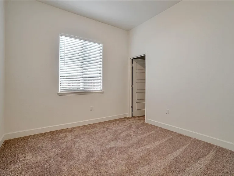 5937 Lakestone Dr — Photo 41