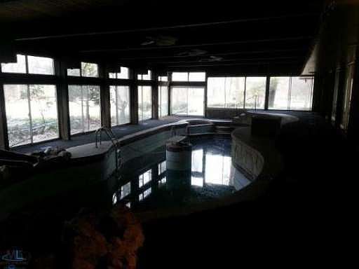4th image of 38000 Shoreline Dr