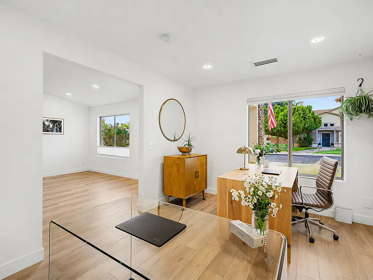 1053 E Bart St — Photo 28
