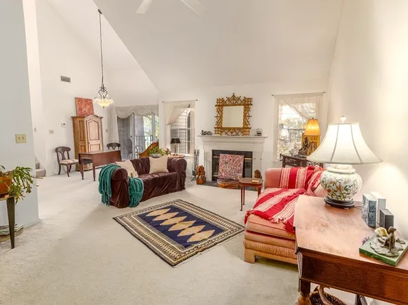 393 River Forest Rd, Virginia Beach, VA 23454