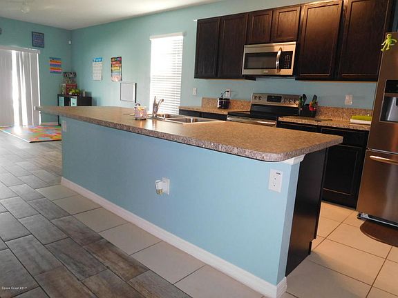 3rd image of 155 Fishermans Cove Dr