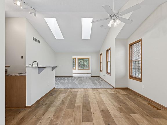 5th image of 18220 Kent St NW