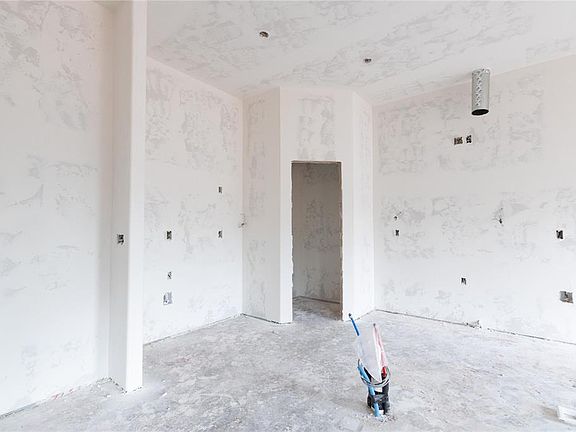 4th image of 8125 Mountain Oak Dr