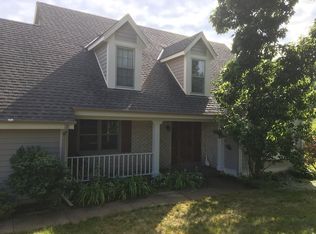 S78W29859 Crossgate Dr, Mukwonago, WI 53149