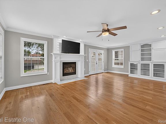 5th image of 757 Lounsbury Ave