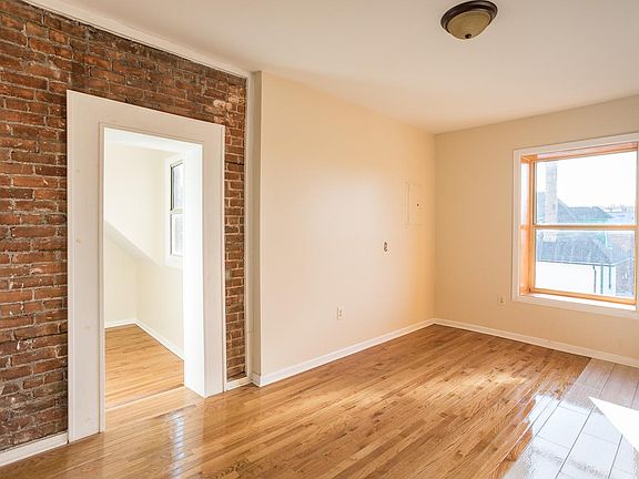 4th image of 253 Erskine St APT 203