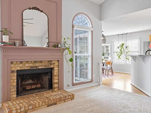 4th image of 1104 Gunston Ln