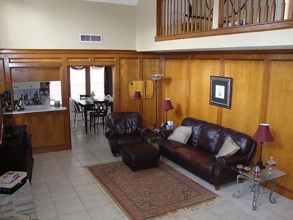 4th image of 11818 Hillbrook Dr