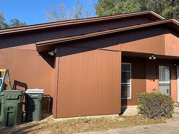 5th image of 8350 Country Walk Dr APT A