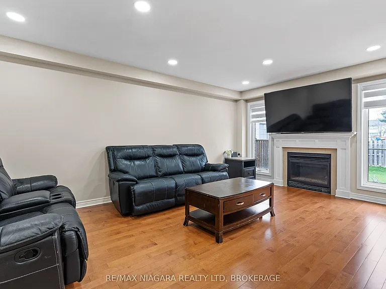 8511 Jennifer Cres — Photo 6