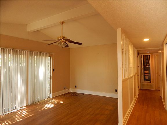 5th image of 1407 Fairfield Dr #A