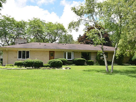4th image of 1448 W Larkspur Ln