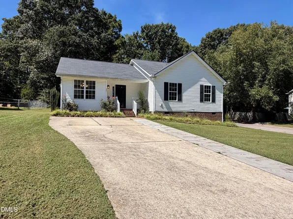 301 Hocutt Dr, Clayton, NC 27520