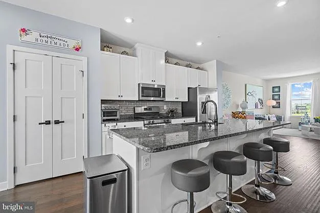 619 Colindale St — Photo 15