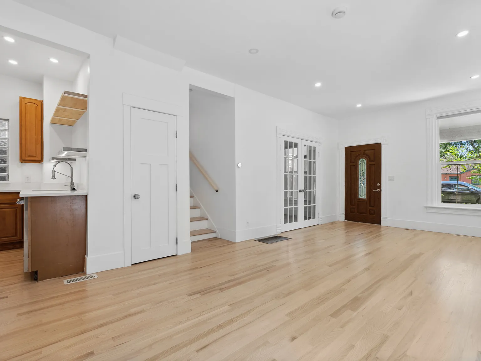 3 bed, 1500 sqft, $4,100 — Photo 2