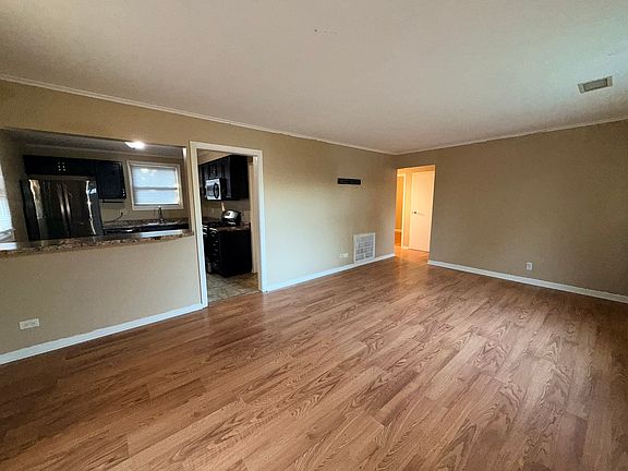 4th image of 332 Nokomis St
