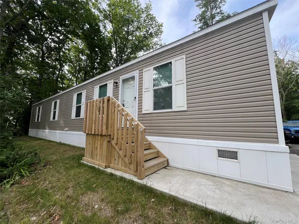 15 Holly Court, Bloomingburg, NY 12721