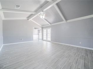 1701 N Santa Clara Ct, Grand Prairie, TX 75051