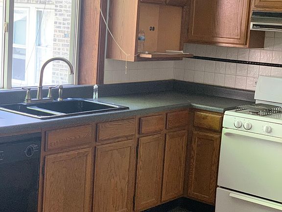 4th image of 5452 N Sawyer Ave #1
