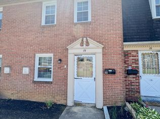 19 Colonial Park, New Holland, PA 17557
